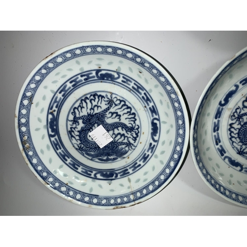 261 - A Chinese set of 9 porcelain saucers decorated in underglaze blue with dragons, 14.5 cm
