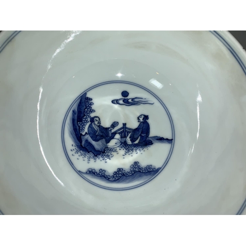 297 - A Chinese Kangxi blue and white bowl decorated with galloping warriors to outside 2 figures with pic... 