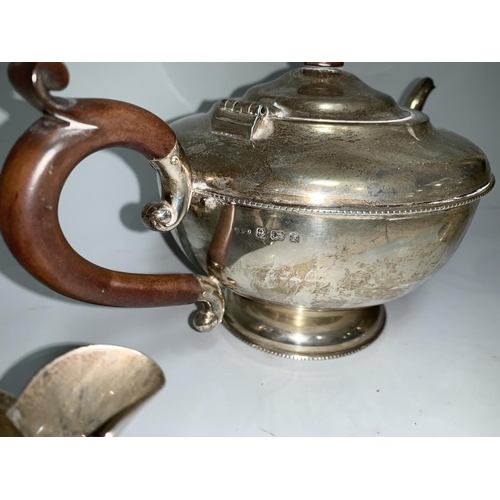 366 - A hallmarked silver 3 piece tea set with beaded decoration, Birmingham 1930, 20 oz
