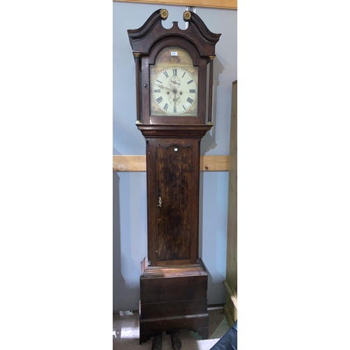 633 - An early 19th century oak longcase clock with painted dial, arch top hood and 8 day weight driven mo... 