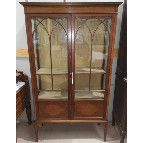 629 - An Edwardian mahogany two door display cabinet