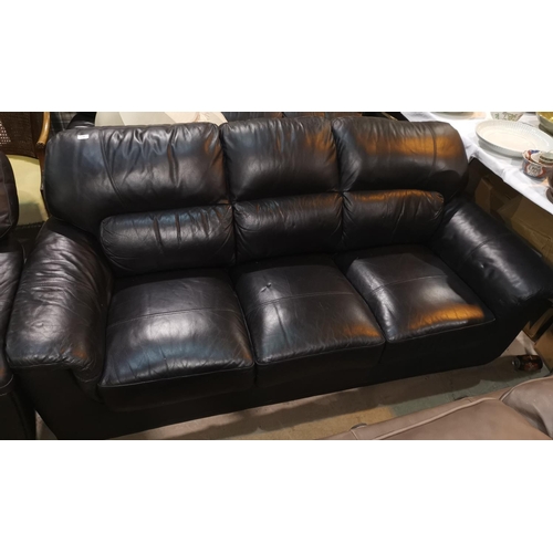 636 - A mod 3 seater settee in black leather effect