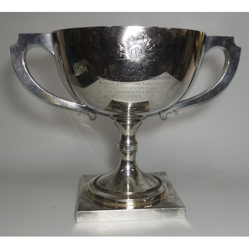 355 - A hallmarked silver large pedestal trophy cup, 2 handles, with presentation inscription, Birmingham ... 