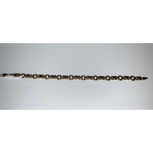 106 - A yellow metal bracelet with circular crossover links, stamped '375', 5 gm