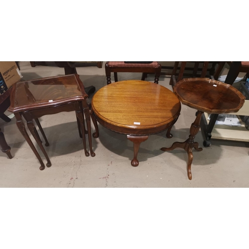 351 - A 1930's mahogany coffee table with circular top; a Georgian style wine table; a nest of 2 reproduct... 