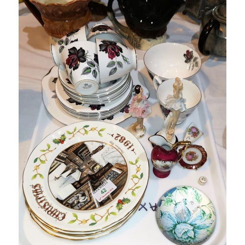 42 - A Royal Albert part tea service, Dusky Rose pattern; 4 Aynsley Christmas plates; decorative china
