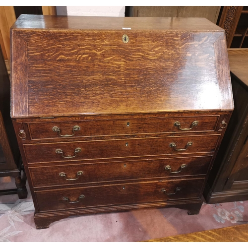 466 - An 18th century oak fall front bureau with fitted interior and 4 drawers, on bracket feet