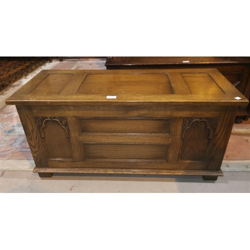 478 - An oak reproduction blanket box