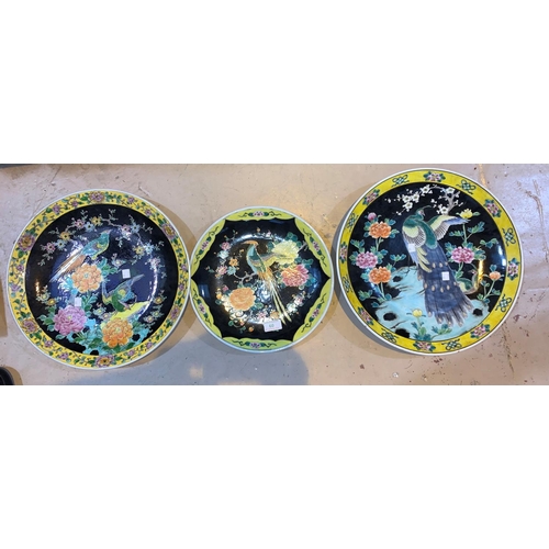 60 - A group of 3 oriental porcelain saucer dishes of graduating sizes, each with mythical bird on black ... 