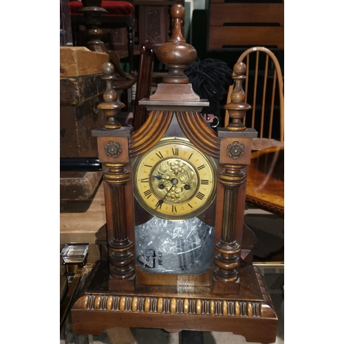 297A - A late 19th C American mantel clock