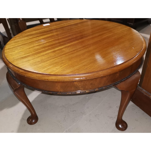 351 - A 1930's mahogany coffee table with circular top; a Georgian style wine table; a nest of 2 reproduct... 