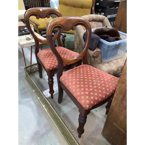 306 - A Victorian set of 4 mahogany near matching dining chairs with balloon backs on turned legs, with ru... 