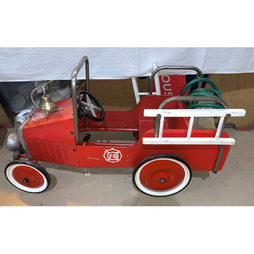 263a - A child's tinplate red fire engine with bell, hose, pedal driven