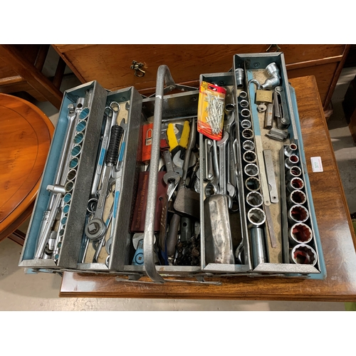 252A - A tool box containing engineer's tools