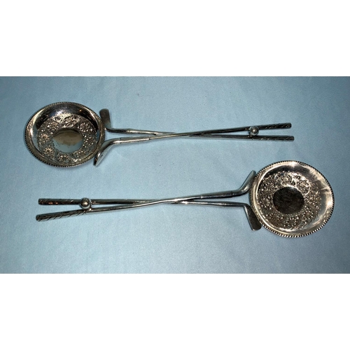 247 - Golf Interest:  a pair of late Victorian EPNS spoons with golf club and ball handles, 21 cm
