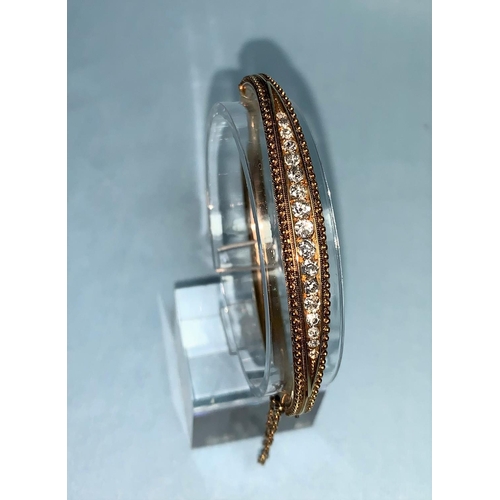 276 - A 19th century hinged bangle set 17 old cut graduating diamonds, 12,8 g approx. gross weight, 1.82 c... 