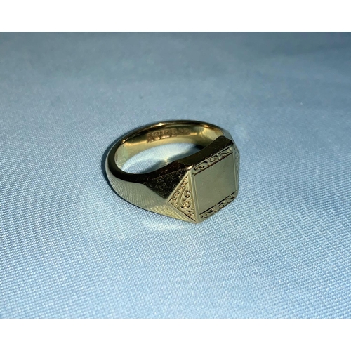 302 - A gents 18 carat hallmarked gold signet ring, 13.9 gm