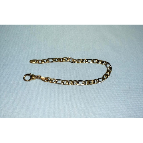 369 - A chain link bracelet in 2 colour 18 carat gold, 12.5 gm