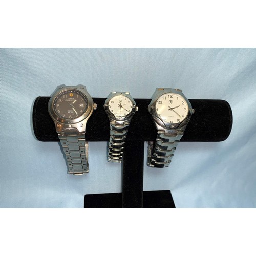 294a - A Timex Expedition wristwatch; 2 similar watches