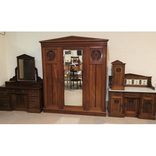 679 - A late 19th century 4 piece walnut bedroom suite with Aesthetic Movement carved sunflower roundels, ... 