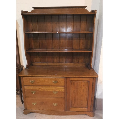 680 - An early 20th century golden oak Welsh dresser in the Arts & Crafts style, with plate rack back, 3 d... 