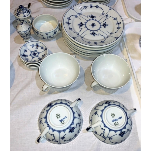 206a - Royal Copenhagen fluted dinnerware in the blue & white onion pattern, 6 x 22.5 cm plates and 4 soup ... 