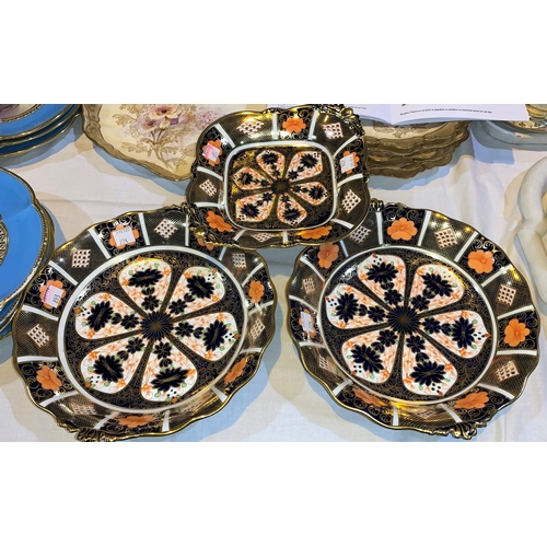 225 - A pair of Royal Crown Derby Imari pattern fruit dishes, 25 cm; a similar footed dish, 23 cm