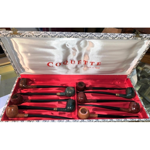 547a - A boxed set of 10 French coquette tobacco pipes, each 18 cm