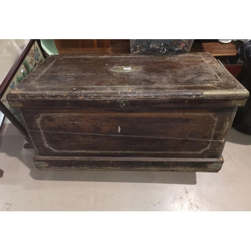 588 - An 18th century brass bound oak trunk/blanket box, with hinged lid and internal compartments (some b... 