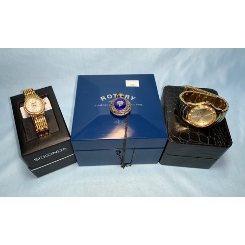 296 - A Cosmopolitan pearlescent face lady's gilt quartz watch, boxed and another