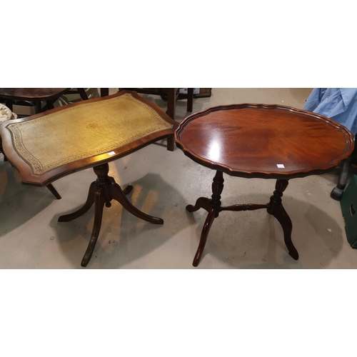 686 - A reproduction wine table with circular scalloped top; 4 other reproduction occasional tables