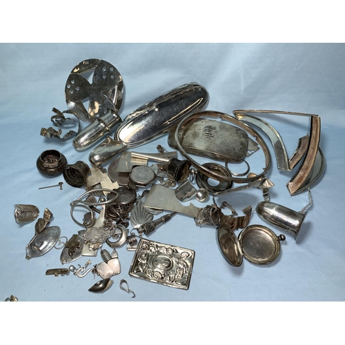 310 - A quantity of white metal scrap items, 19 ozt