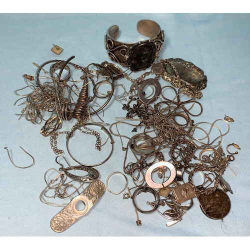 321 - A quantity of white metal wire jewellery, 9 ozt