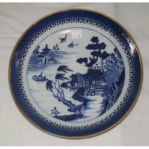 111a - A 19th century Chinese blue and white dish with gilt rim, 21cm