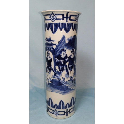 151 - A Chinese blue & white porcelain sleeve vase decorated with a hunting scene, 4 character mark, 25 cm
