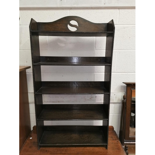 613 - A 1930's beaded oak 5 height bookcase