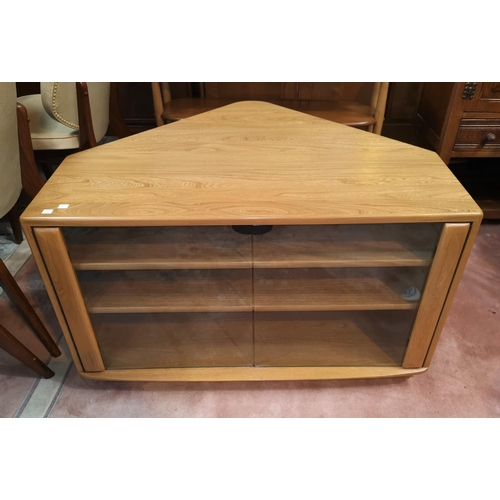 652 - A modern Ercol lightwood corner television unit with double glazed doors under, 71 cm deep