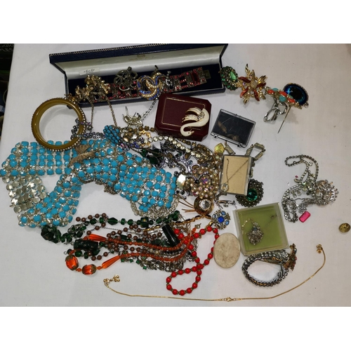 278 - A selection of diamante jewellery:  bracelets; broches and necklaces