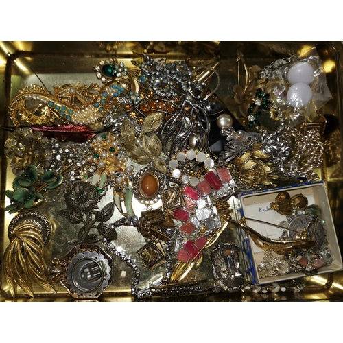 282 - A selection of costume jewellery including 50 vintage necklaces, approx