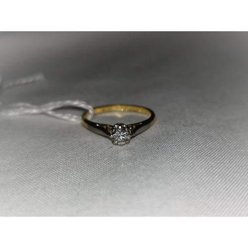 351B - An 18 carat gold ring set solitaire diamond, 2.2 gm, size J