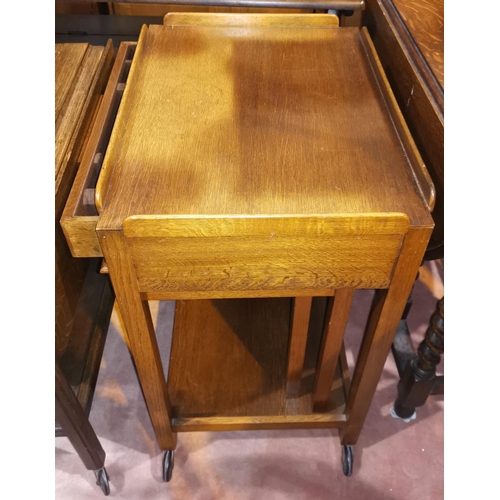 580 - A 1930's unusual oak tea trolley/nest of occasional tables