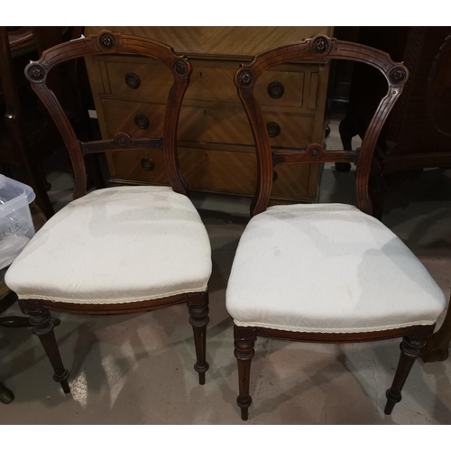 625 - A Victorian set of 4 walnut dining chairs, upholstered overstuffed seats