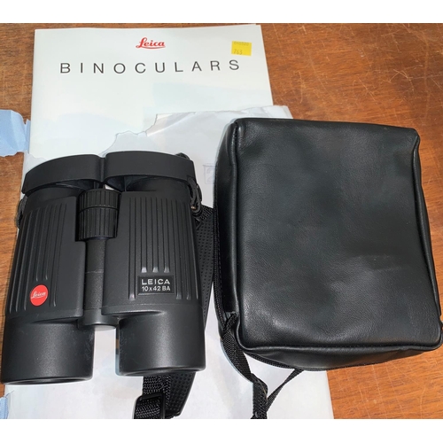 763 - A pair of LEICA 10 x 42 BA field glasses, leather case