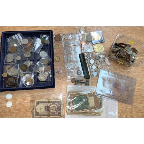 465 - A selection of coins & banknotes, kilo of foreign coins