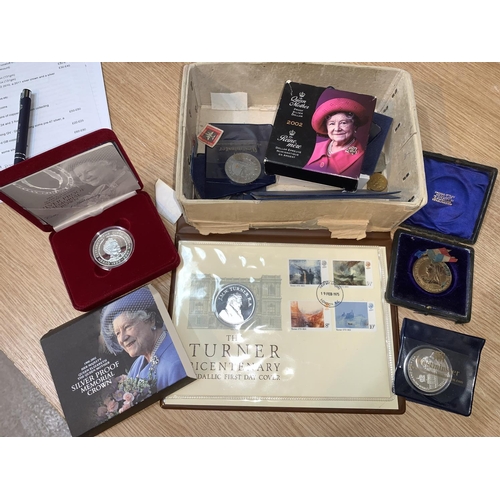 519 - A selection of commemorative sets of coins including some silver proofs