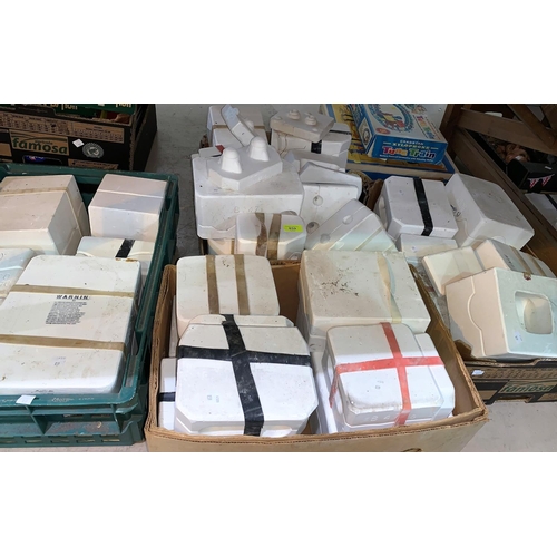 859 - A large selection of molds for various doll parts