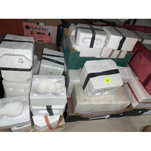 861 - A large selection of molds for various doll parts