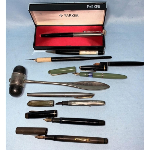 223 - A selection of vintage pens including boxed Parker, stainless steel & block Watermans etc