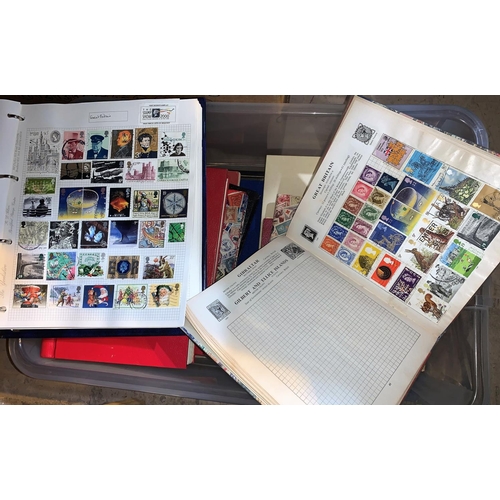 322 - A collection of stamps in albums