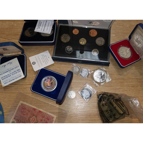 459 - A selection of Victorian and later coinage